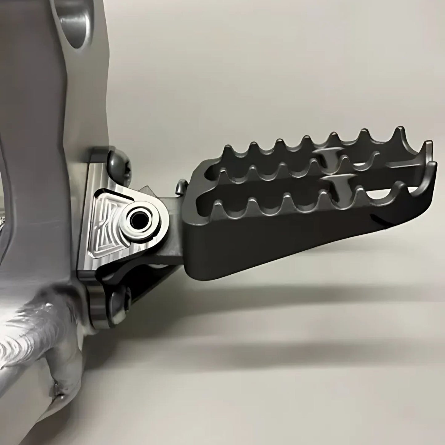 DocWob Titanium Footpeg Bracket Hanger Mounts - Yamaha YZ125 YZ250