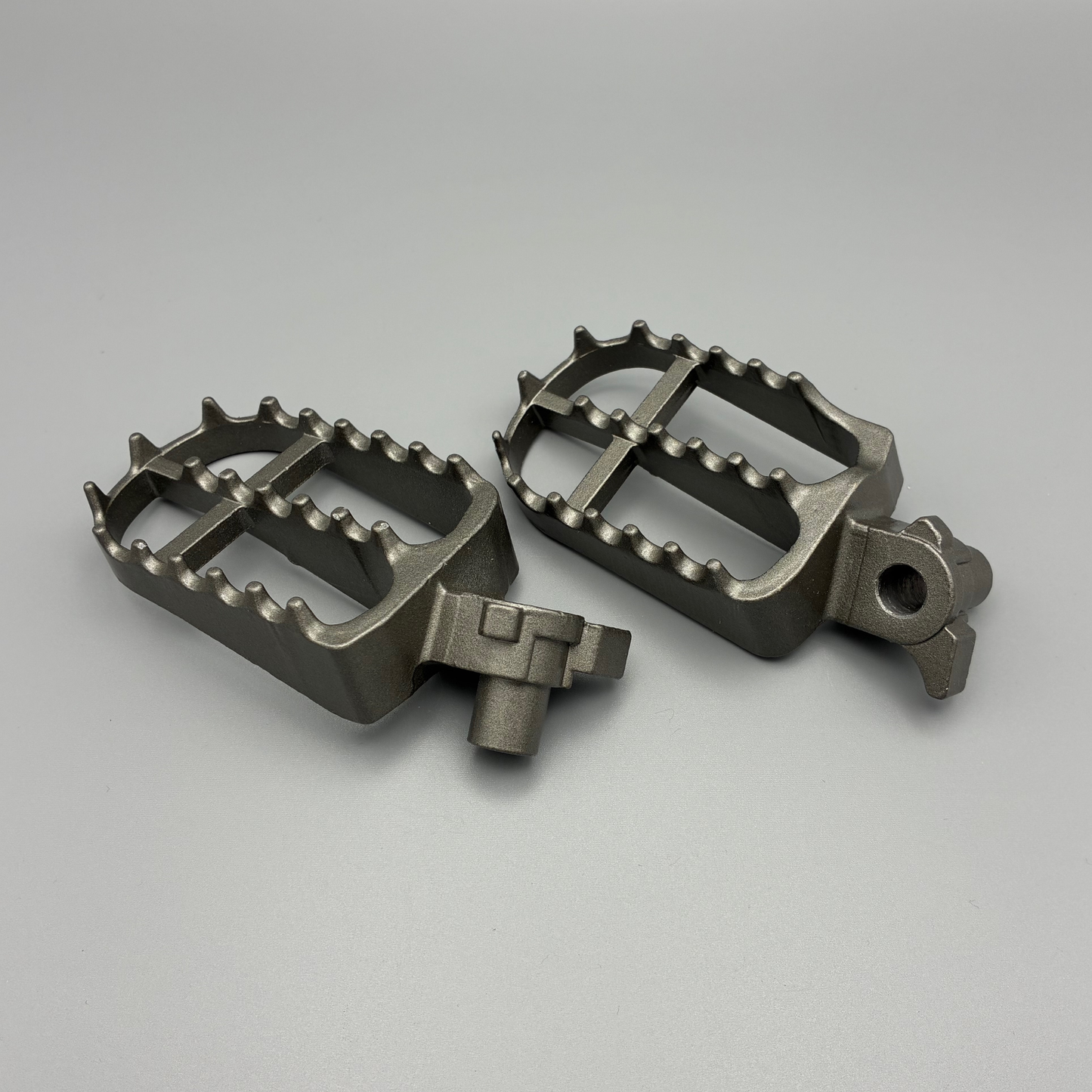 DocWob Titanium Footpeg Mount Kit – Honda CR125 CR250 2000–2001