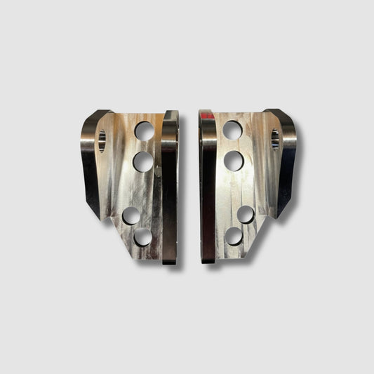 DocWob Titanium Footpeg Hanger Mounts – Kawasaki KXF250 / KXF450 (2021–2025)