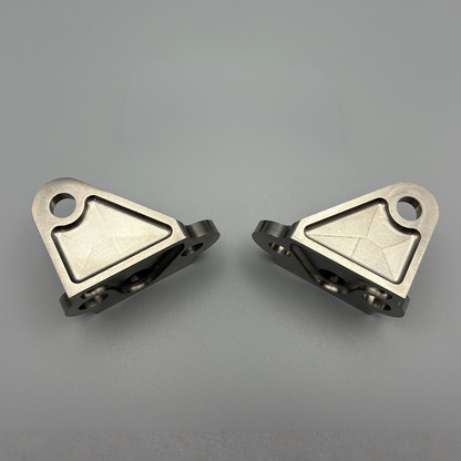 DocWob Titanium Footpeg Mounts – Honda CR125 CR250 2000–2001